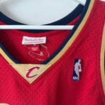 Charger l&#39;image dans la galerie, Cleveland Cavaliers Lebron James Mitchell &amp; Ness jersey - Large
