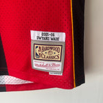 Carregar imagem no visualizador da galeria, Miami Heat Dwayne Wade Mitchell &amp; Ness jersey - Small
