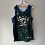 Load image into Gallery viewer, Milwaukee Bucks Giannis Antetokounmpo Nike jersey - Large
