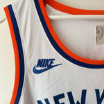 Cargar imagen en el visor de la galería, New York Knicks RJ Barrett Nike jersey - XXL
