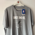 Cargar imagen en el visor de la galería, San Antonio Spurs Nike T - shirt - XL
