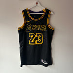 Görseli Galeri görüntüleyiciye yükleyin, Los Angeles Lakers Lebron James Nike jersey - Medium
