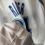 Carregar imagem no visualizador da galeria, Minnesota Timberwolves Isaiah Rider Champion jersey - Medium

