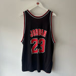 Lade das Bild in den Galerie-Viewer, Chicago Bulls Michael Jordan Champion reversible jersey - Large
