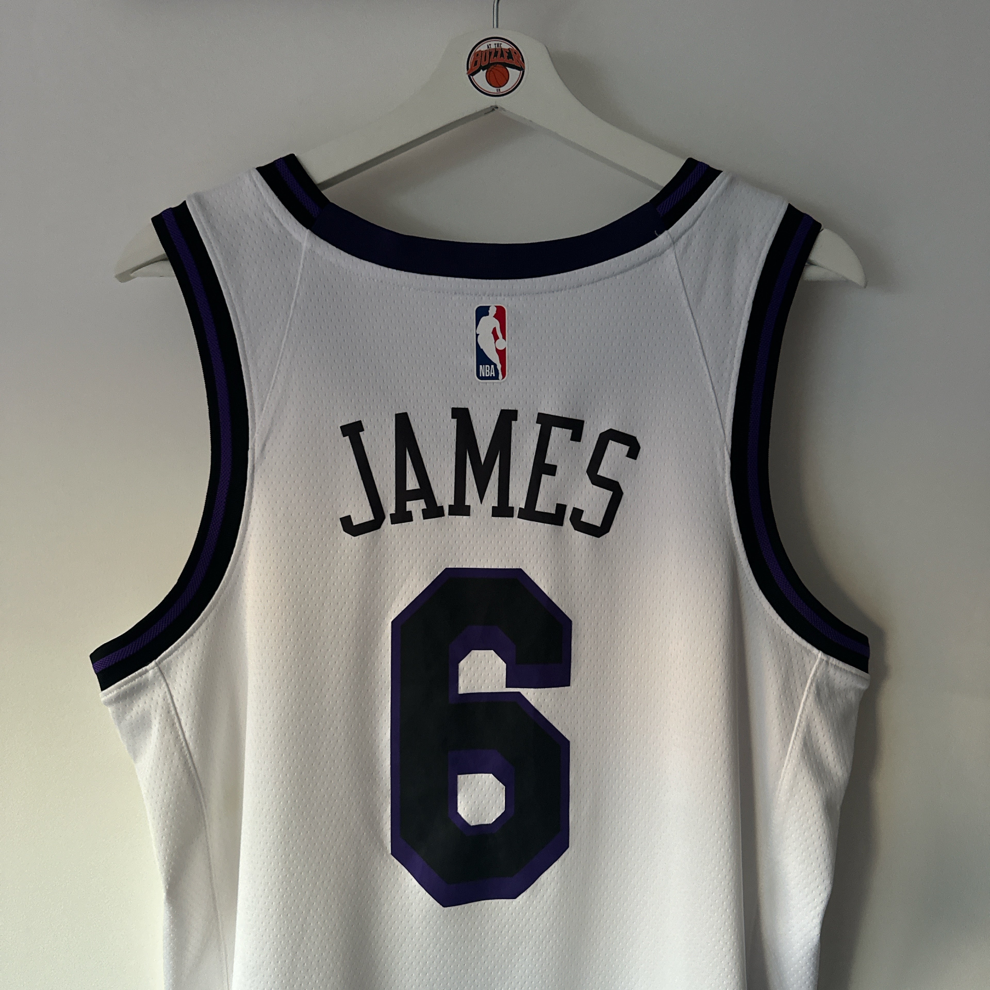 Los Angeles Lakers Lebron James Nike jersey - Medium