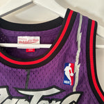 Load image into Gallery viewer, Toronto Raptors Vince Carter Mitchell &amp; Ness jersey  - Youth Medium
