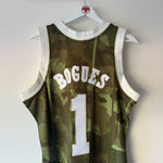 Lade das Bild in den Galerie-Viewer, Charlotte Hornets Muggsy Bogues Mitchell &amp; Ness jersey - Large
