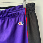 Load image into Gallery viewer, Toronto Raptors Champion shorts - Medium (Fit Large)
