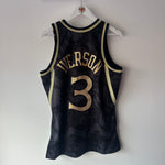 Carregar imagem no visualizador da galeria, Philadelphia 76ers Allen Iverson Mitchell &amp; Ness jersey - Medium

