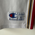 Carregar imagem no visualizador da galeria, Cleveland Cavaliers LeBron James Champion jersey - Youth large
