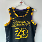 Görseli Galeri görüntüleyiciye yükleyin, Los Angeles Lakers Lebron James Nike jersey - Medium
