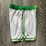 Carregar imagem no visualizador da galeria, Boston Celtics Champion shorts - XL
