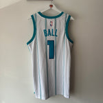 Lade das Bild in den Galerie-Viewer, Charlotte Hornets Lamelo Ball Jordan jersey - Medium
