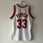 Load image into Gallery viewer, Chicago Bulls Scottie Pippen Mitchell &amp; Ness jersey - Large
