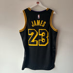 Görseli Galeri görüntüleyiciye yükleyin, Los Angeles Lakers Lebron James Nike jersey - Medium
