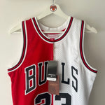 Load image into Gallery viewer, New York Knicks Scottie Pippen Mitchell &amp; Ness jersey - Small
