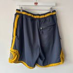 Lade das Bild in den Galerie-Viewer, Golden State Warriors Nike shorts - Large
