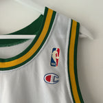 Load image into Gallery viewer, Seattle SuperSonics Shawn Kemp Champion jersey - Small
