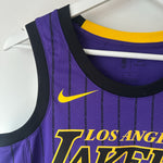 Lade das Bild in den Galerie-Viewer, Los Angeles Lakers Lebron James Nike jersey - Medium

