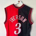Carregar imagem no visualizador da galeria, Philadelphia 76ers Allen Iverson Mitchell &amp; Ness jersey - Medium
