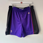 Load image into Gallery viewer, Toronto Raptors Champion shorts - Medium (Fit Large)
