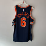 Carregar imagem no visualizador da galeria, New York Knicks Kristapz Porzingis Nike jersey - Medium
