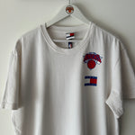 Lade das Bild in den Galerie-Viewer, New York Knicks Tommy Hilfiger T - shirt - Large
