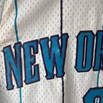 Lade das Bild in den Galerie-Viewer, New Orleans Hornets Chris Paul Adidas jersey - Medium
