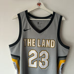 Load image into Gallery viewer, Cleveland Cavliers LeBron James Nike jersey - Large
