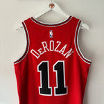 Görseli Galeri görüntüleyiciye yükleyin, Chicago Bulls Demar Derozan Nike jersey - Medium
