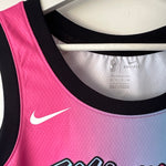 Cargar imagen en el visor de la galería, Miami Heat Dwayne Wade Nike jersey - Small
