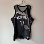 Indlæs billede til gallerivisning Brooklyn Nets Dennis Schroder Nike jersey - XL
