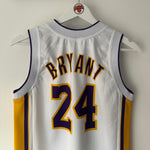 Carregar imagem no visualizador da galeria, Los Angeles Lakers Kobe Bryant Champion jersey - Youth Small
