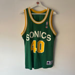 Load image into Gallery viewer, Seattle SuperSonics Shawn Kemp Champion jersey - Small
