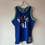 Load image into Gallery viewer, Dallas Mavericks Dirk Nowitzki Mitchell &amp; Ness jersey - XL
