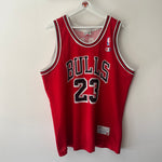 Load image into Gallery viewer, Chicago Bulls Michael Jordan Champion jersey - XL
