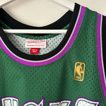 Load image into Gallery viewer, Milwaukee Bucks Ray Allen Mitchell &amp; Ness jersey - Large
