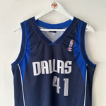 Charger l'image dans la galerie, Dallas Mavericks Dirk Nowitzki Champion jersey - Large
