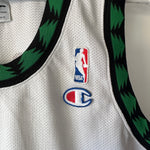 Lade das Bild in den Galerie-Viewer, Minnesota Timberwolves Kevin Garnett Champion jersey - Medium
