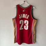 Charger l&#39;image dans la galerie, Cleveland Cavaliers Lebron James Mitchell &amp; Ness jersey - Large
