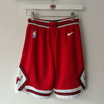 Ladda upp bild till gallerivisning, Chicago Bulls Nike shorts - Youth Medium

