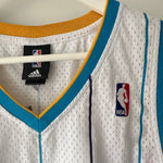 Lade das Bild in den Galerie-Viewer, New Orleans Hornets Chris Paul Adidas jersey - Medium

