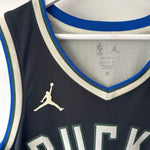 Carregar imagem no visualizador da galeria, Milwaukee Bucks Giannis Antetokounmpo Jordan jersey - XL
