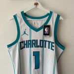 Lade das Bild in den Galerie-Viewer, Charlotte Hornets Lamelo Ball Jordan jersey - Medium
