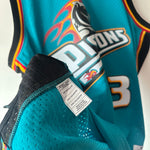 Load image into Gallery viewer, Detroit Pistons Grant Hill Mitchell &amp; Ness jersey - XL
