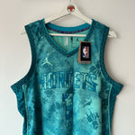 Charger l'image dans la galerie, Charlotte Hornets Lamelo Ball Jordan jersey - Large
