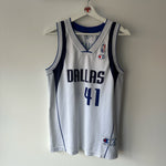 Load image into Gallery viewer, Dallas Mavericks Dirk Nowitzki Champion jersey - Small
