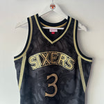 Carregar imagem no visualizador da galeria, Philadelphia 76ers Allen Iverson Mitchell &amp; Ness jersey - Medium
