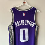 Charger l'image dans la galerie, Sacramento Kings Tyrese Haliburton  Nike jersey - Medium
