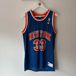 Load image into Gallery viewer, New York Knicks Patrick Ewing Champion jersey - Large
